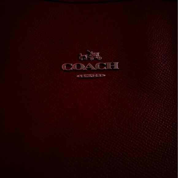 Coach теперь вместо сумок варит кофе - новый формат заманиловки для Gen Z?