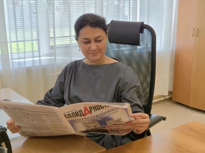 "Сердце стучит где-то в горле, но руки не дрожат - им нельзя."